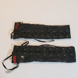 Tripp NYC black stretch lace lace up fingerless gloves O/S